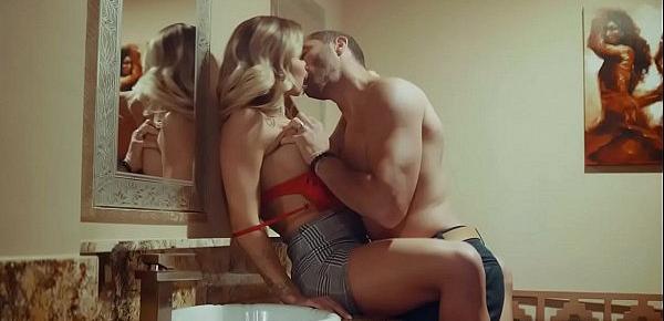  Lady boss Jessa Rhodes saw her secret lover in a local bar and started an awesome rough sex with him inside the bathroom.